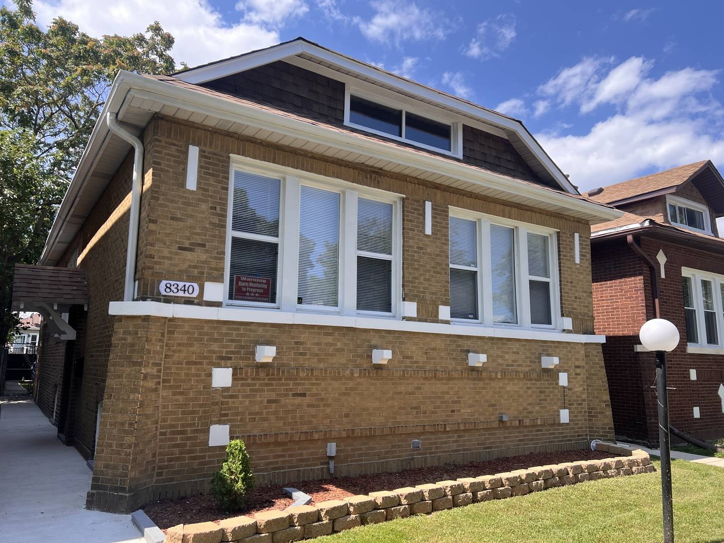 8340 S PAXTON AVE, Chicago, IL 60617