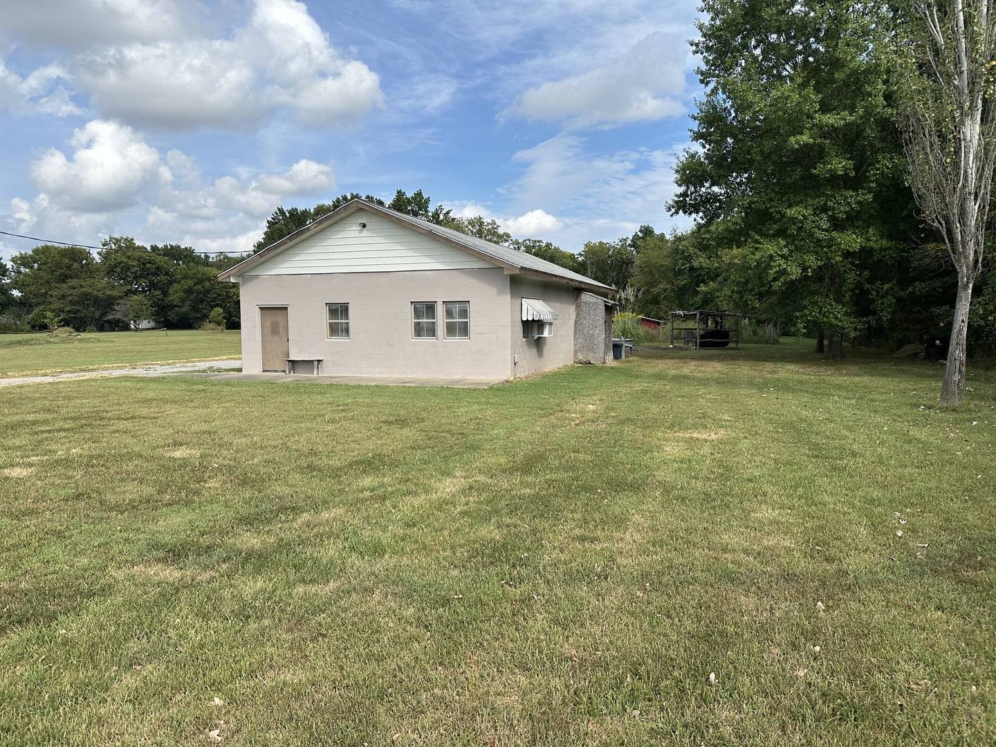 348 state rte 37 Route, Kell, IL 62853