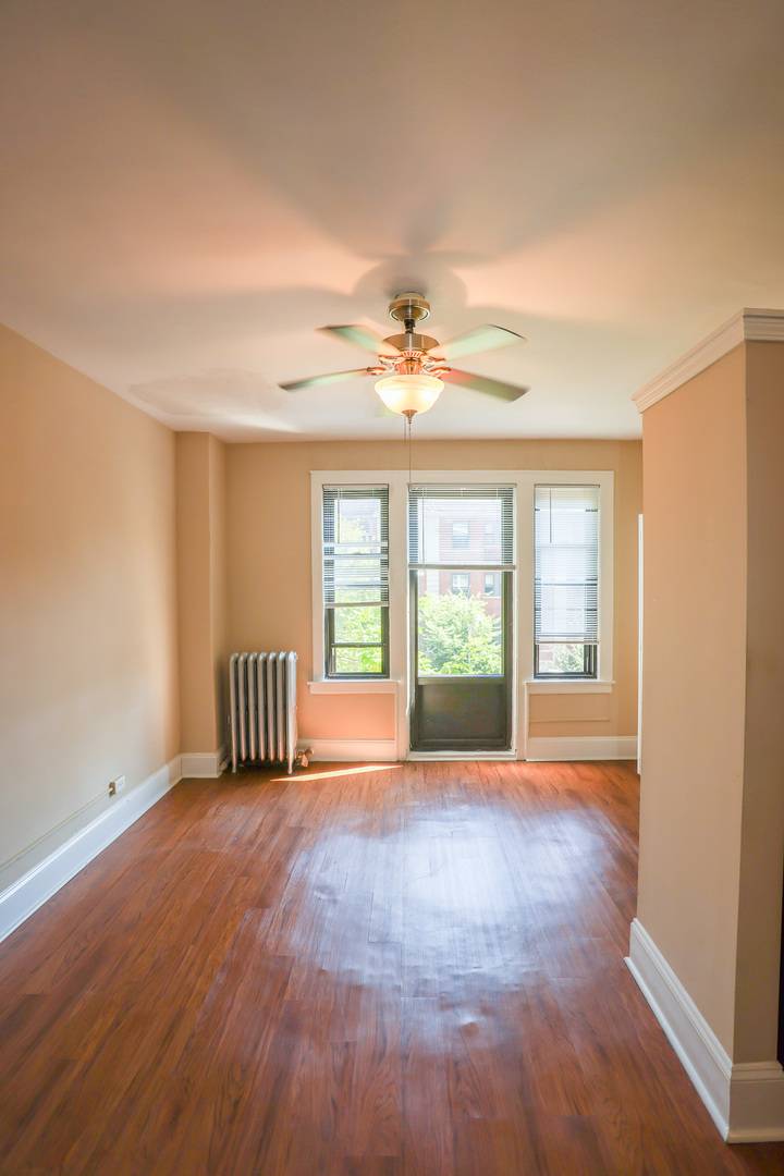 5326 S cornell AVE #300, Chicago, IL 60615