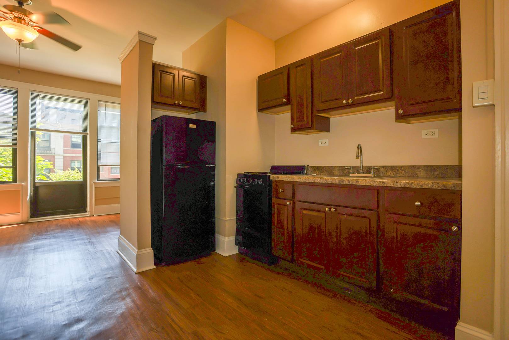 5326 S cornell AVE #300, Chicago, IL 60615