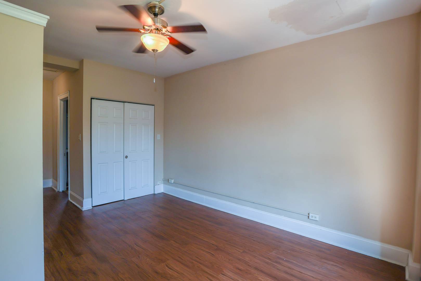 5326 S cornell AVE #300, Chicago, IL 60615