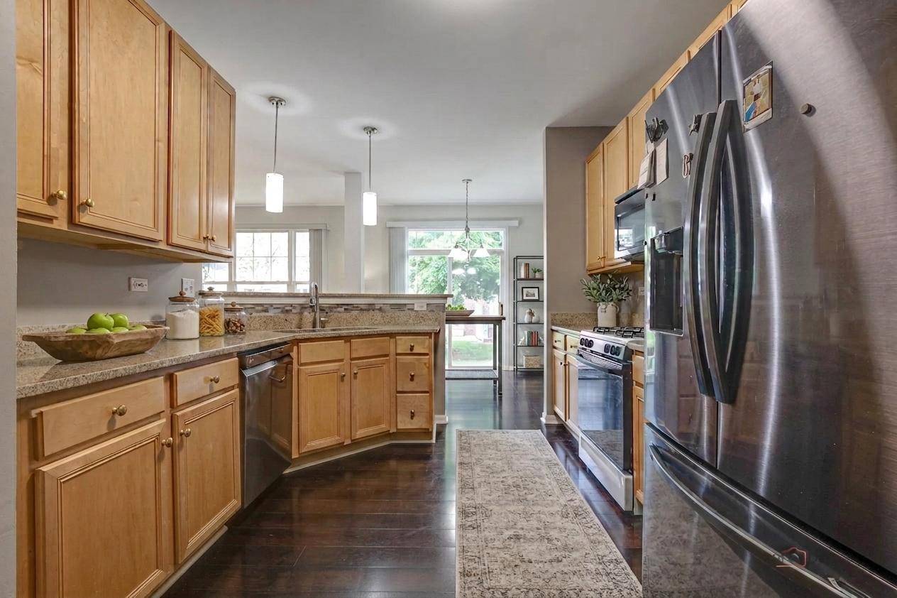 467 Pine Lake CIR, Vernon Hills, IL 60061