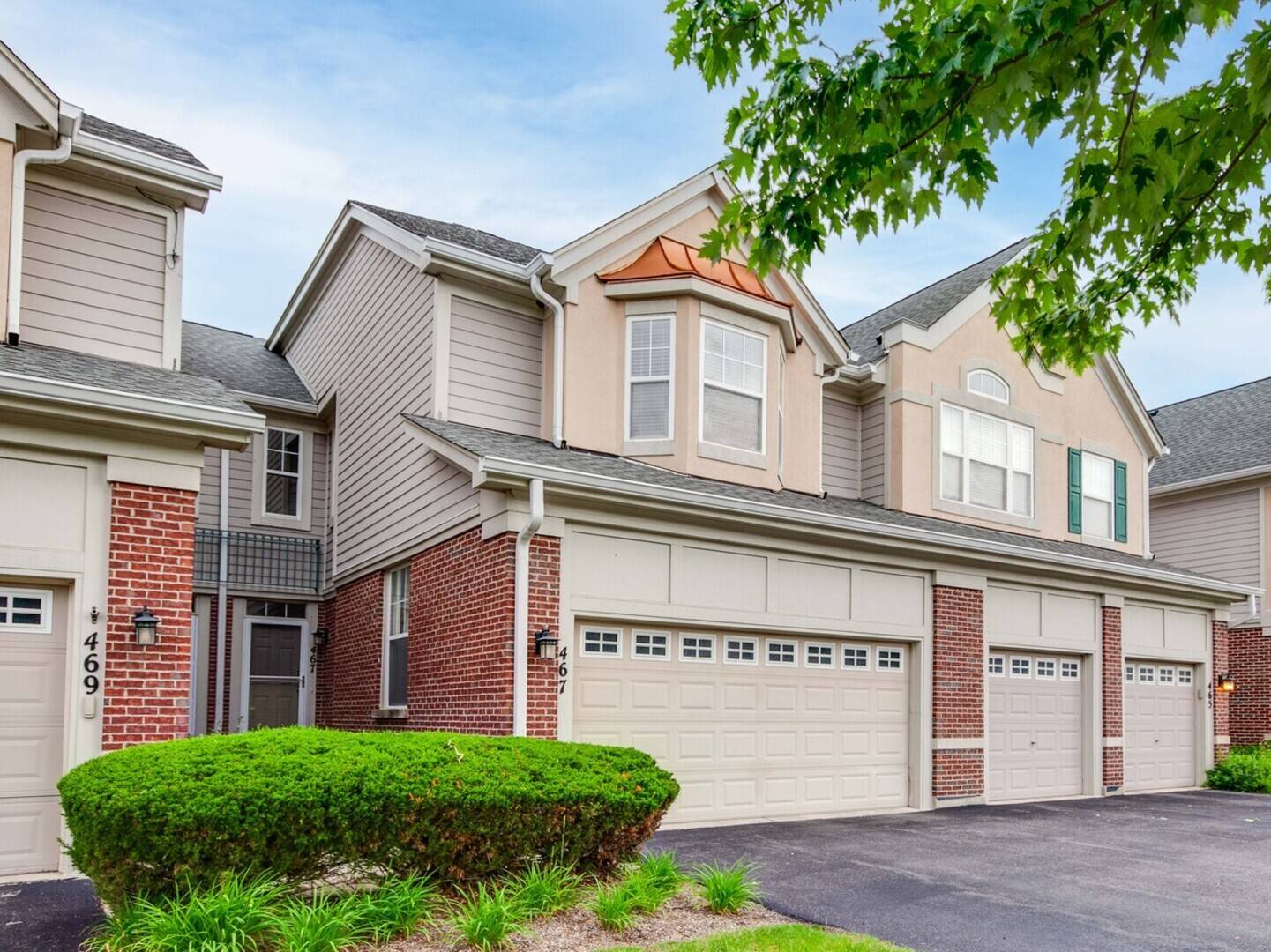 467 Pine Lake CIR, Vernon Hills, IL 60061