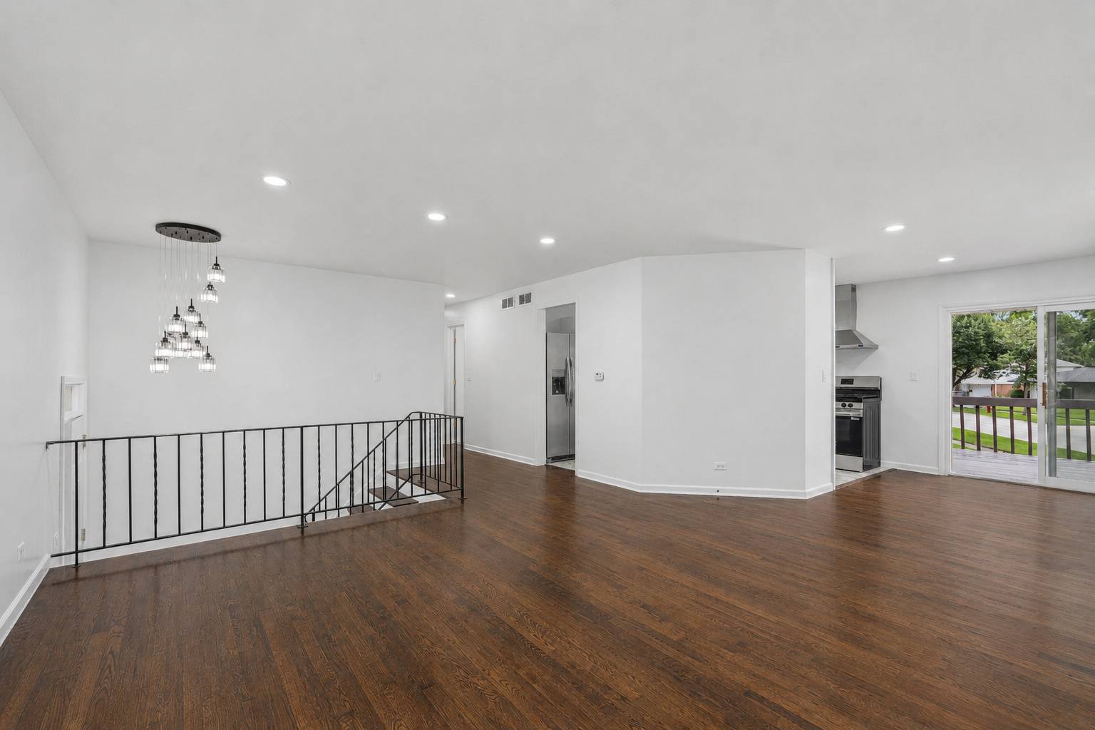669 White Pine RD, Buffalo Grove, IL 60089