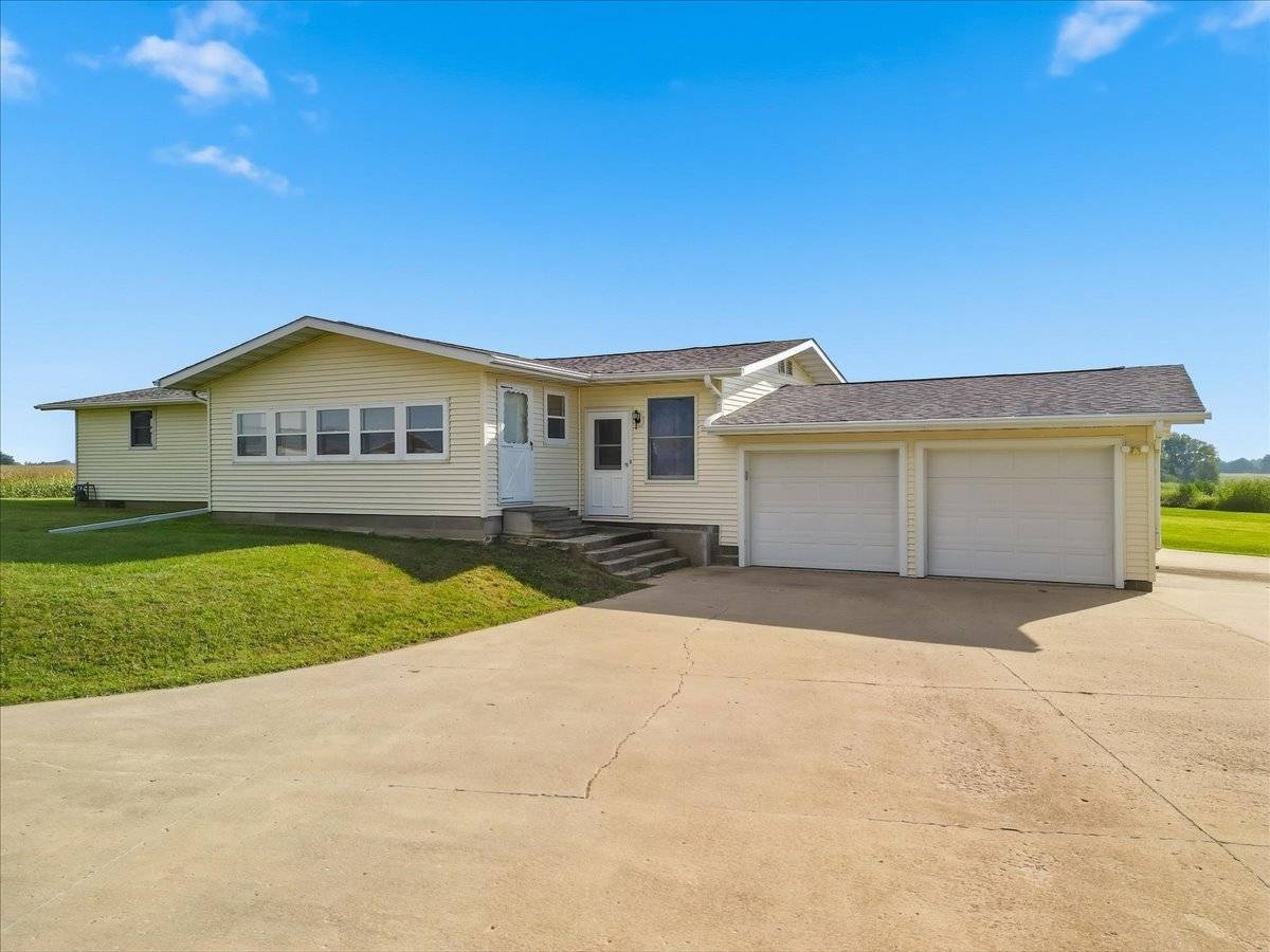 15661 Moline RD, Lyndon, IL 61261