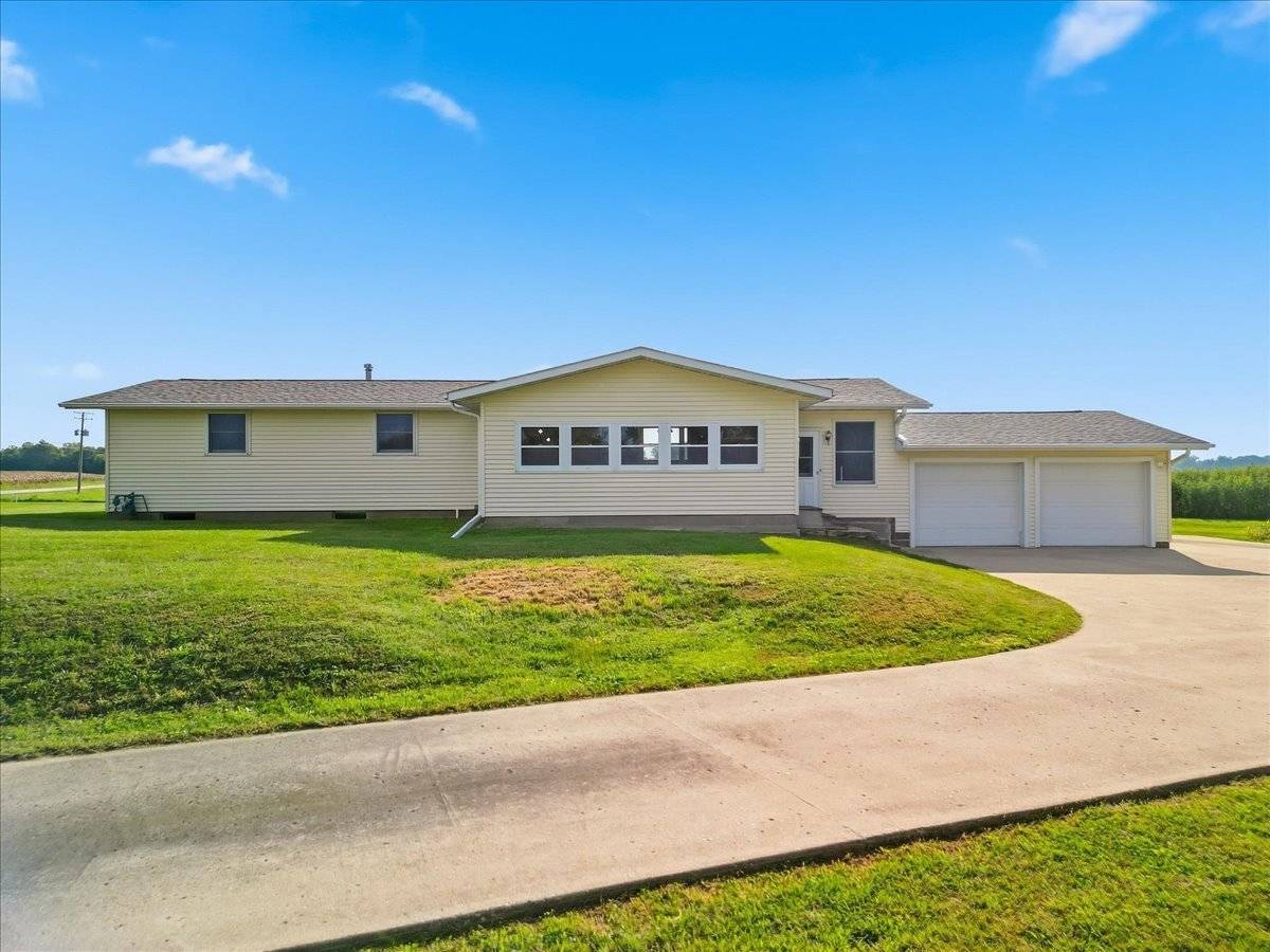 15661 Moline RD, Lyndon, IL 61261