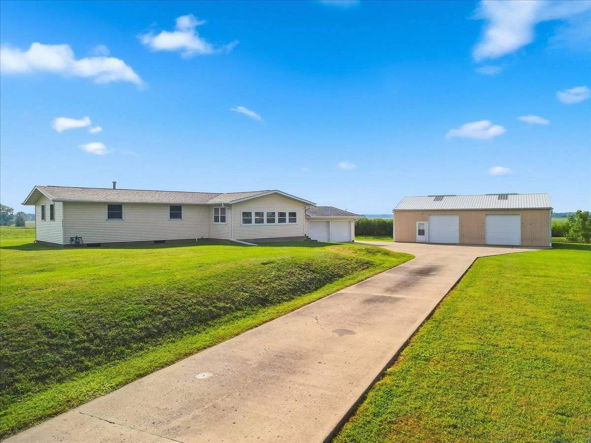 15661 Moline RD, Lyndon, IL 61261