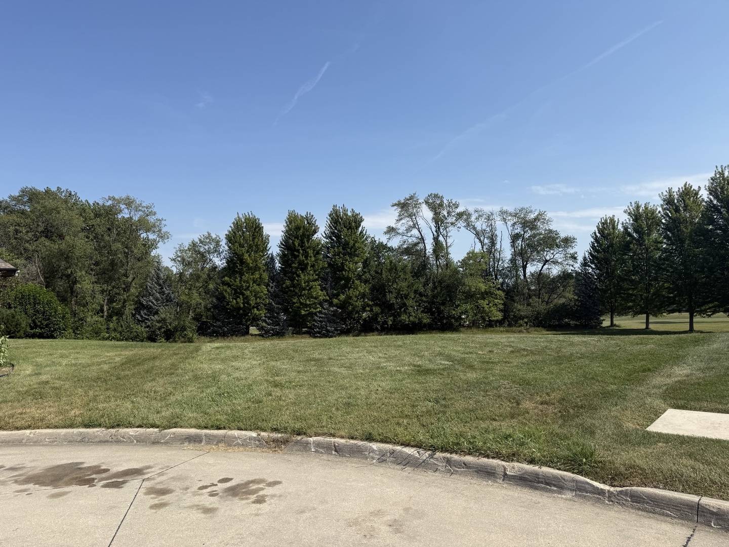 2123 Garden Green CT, De Witt, IA 52742