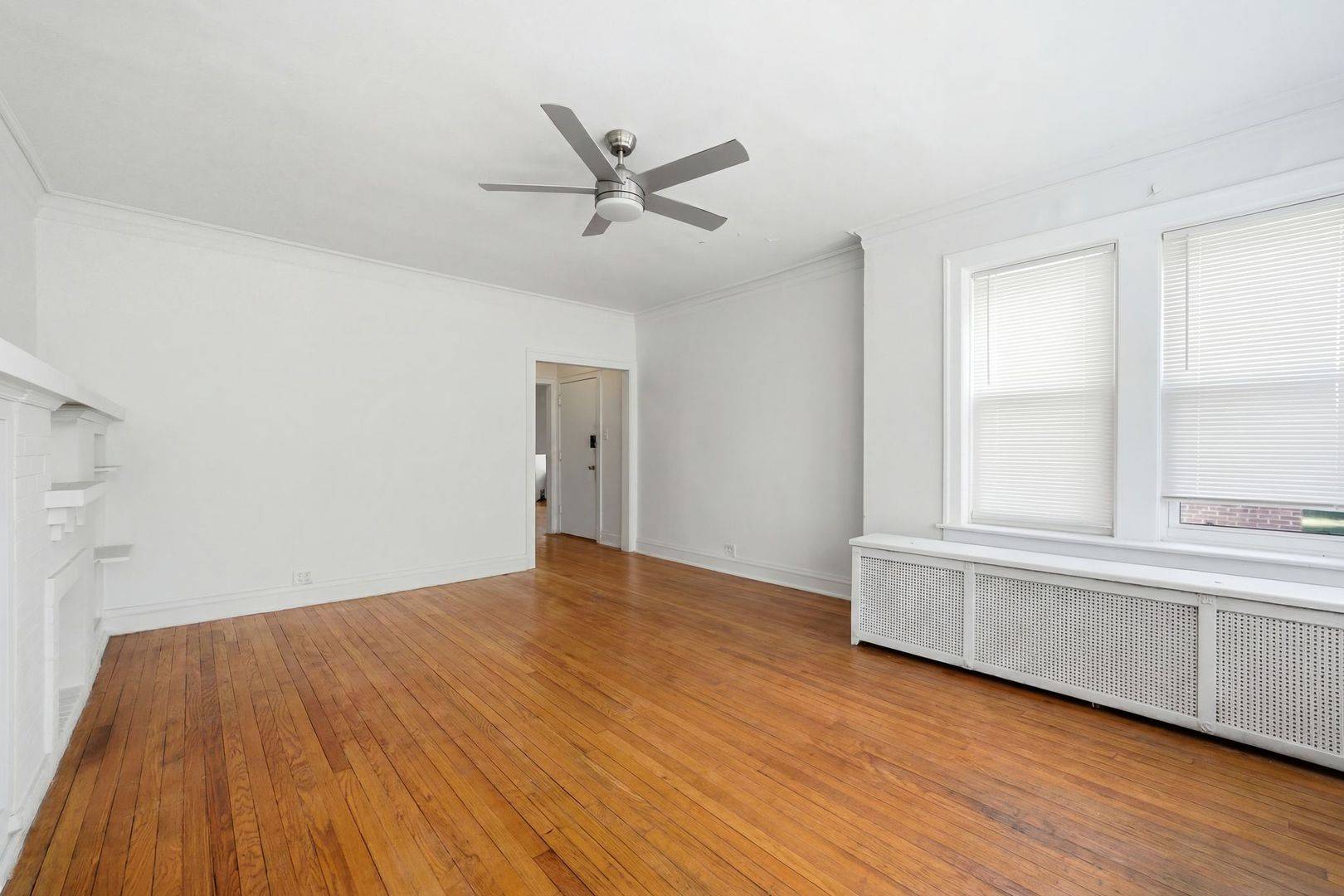 7806 S CREGIER AVE, Chicago, IL 60649