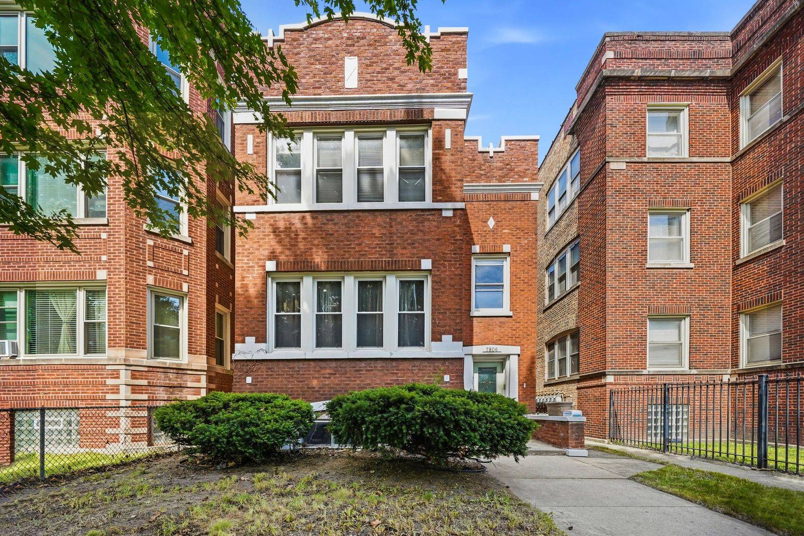 7806 S CREGIER AVE, Chicago, IL 60649