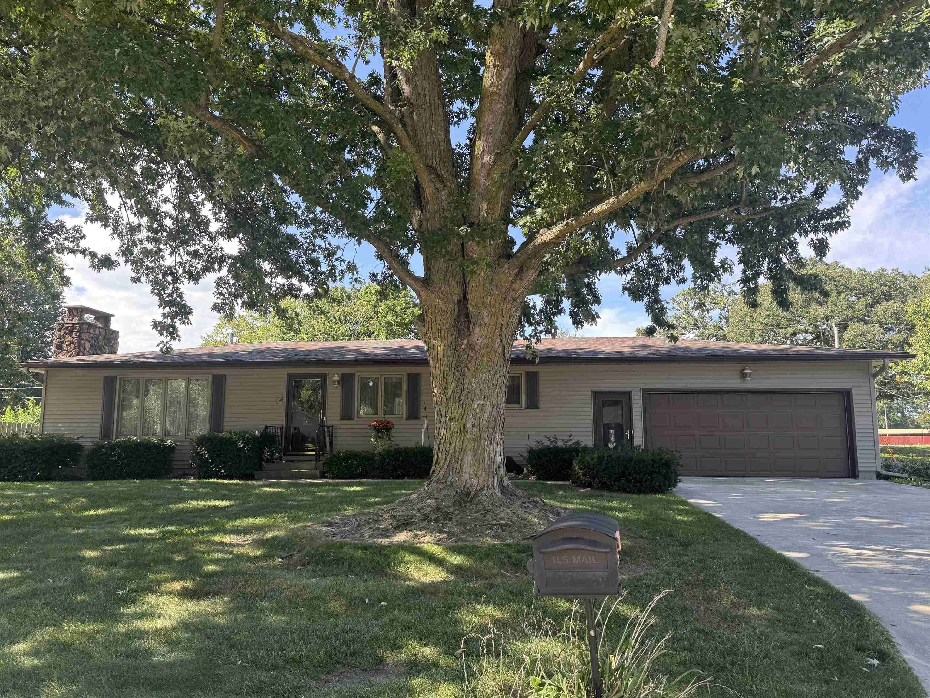 208 Cedar CIR, Charles City, IA 50616
