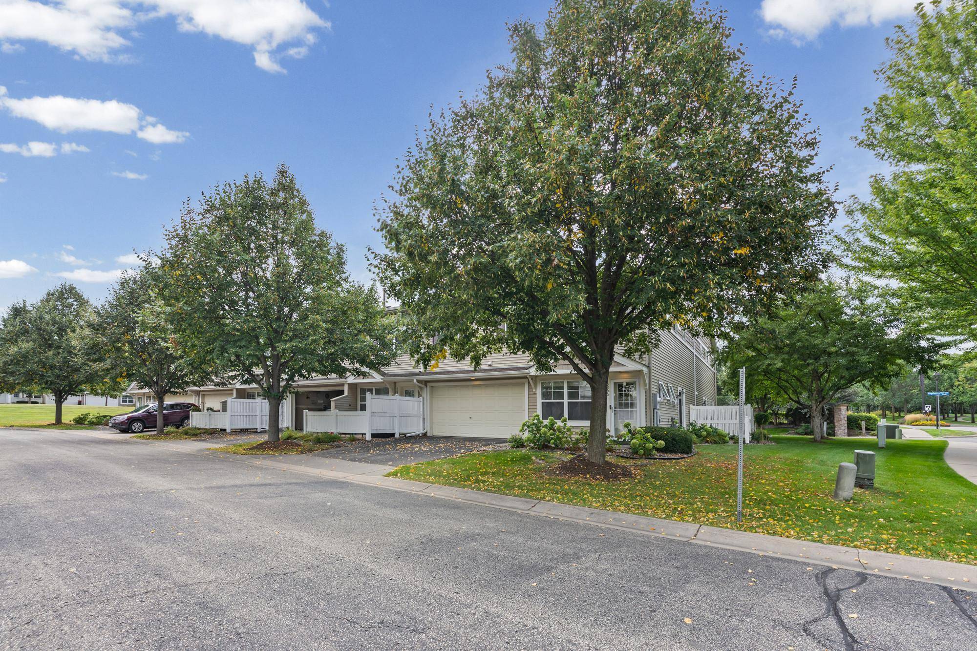 10856 Kingsfield LN, Woodbury, MN 55129