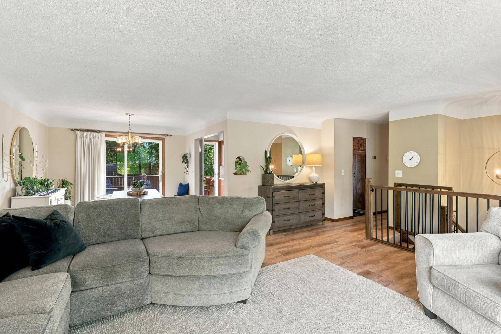 2262 Linwood AVE E, Maplewood, MN 55119
