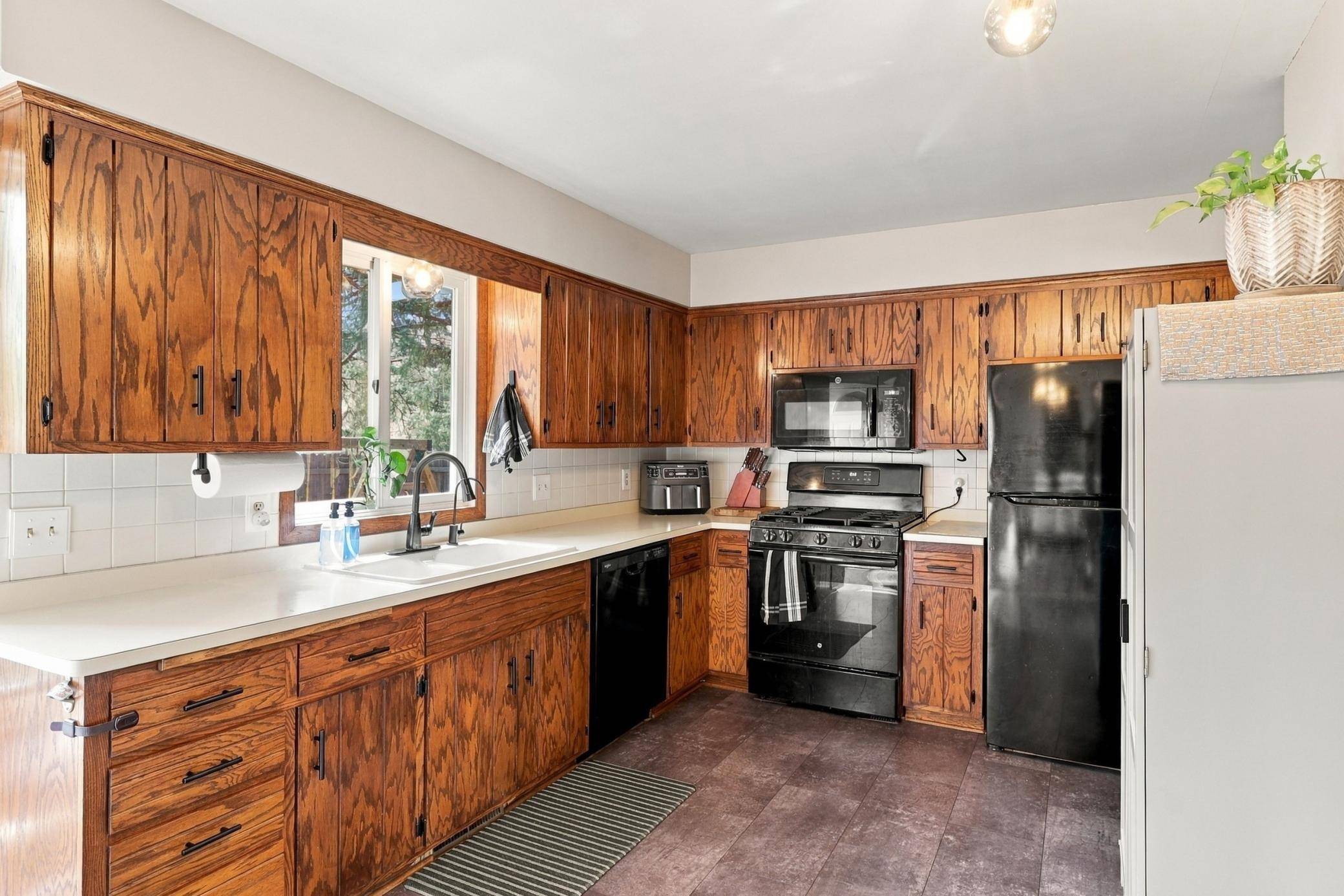 2262 Linwood AVE E, Maplewood, MN 55119