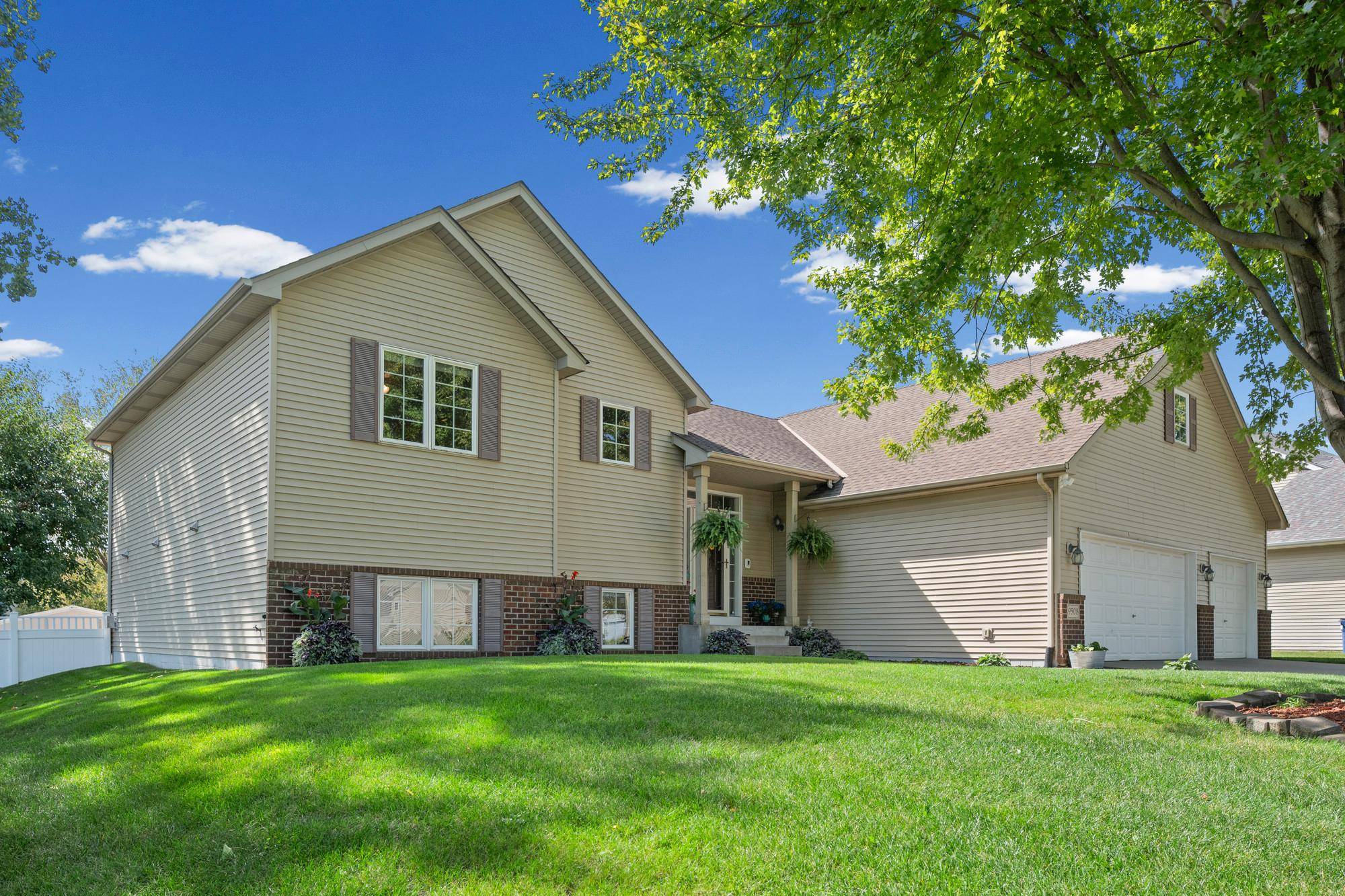 9508 204th ST W, Lakeville, MN 55044