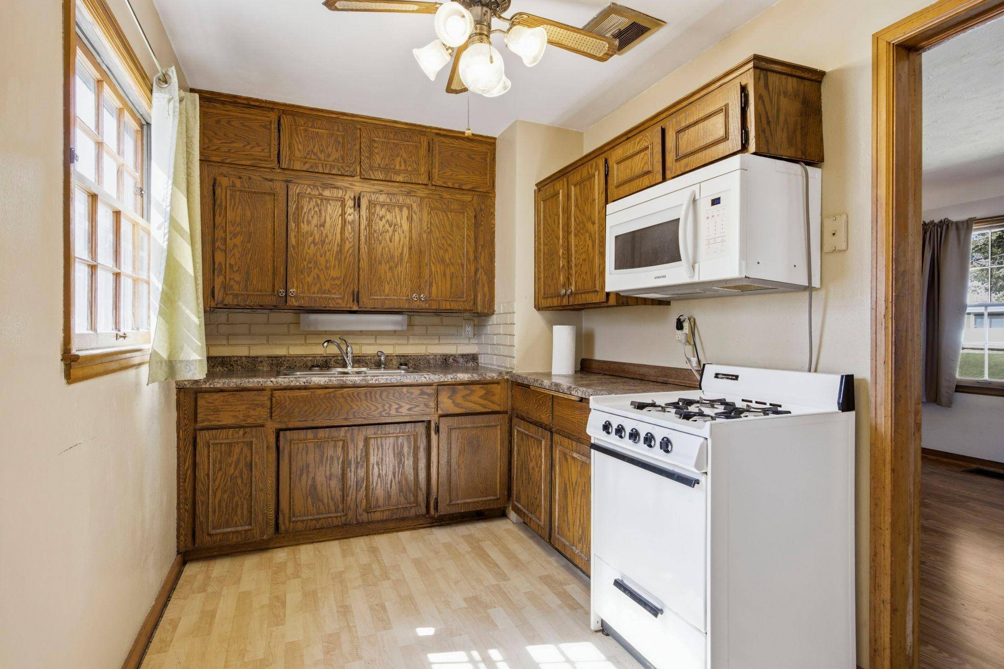 2116 Fremont AVE E, Saint Paul, MN 55119
