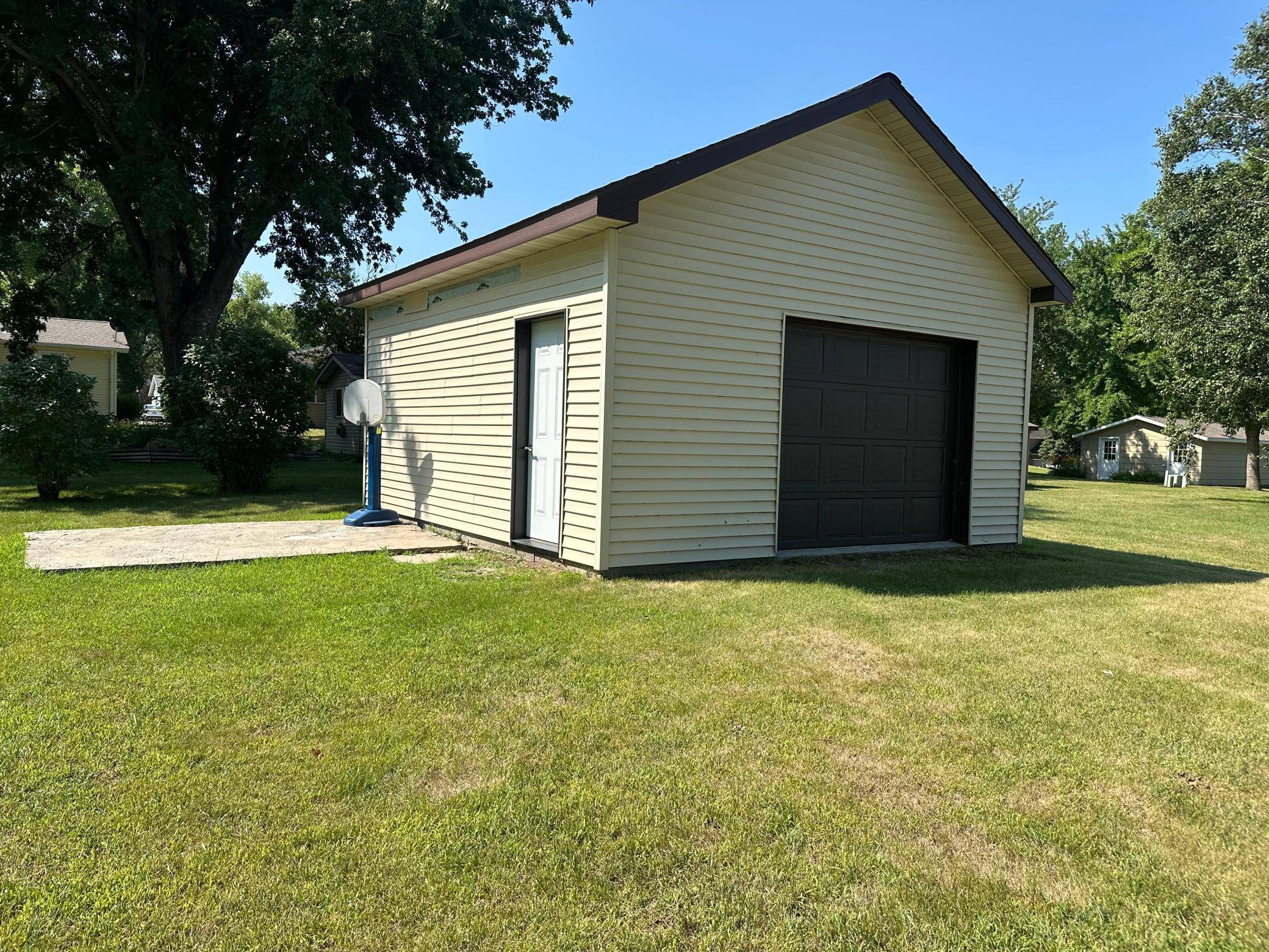 1333 Walnut ST, Dawson, MN 56232