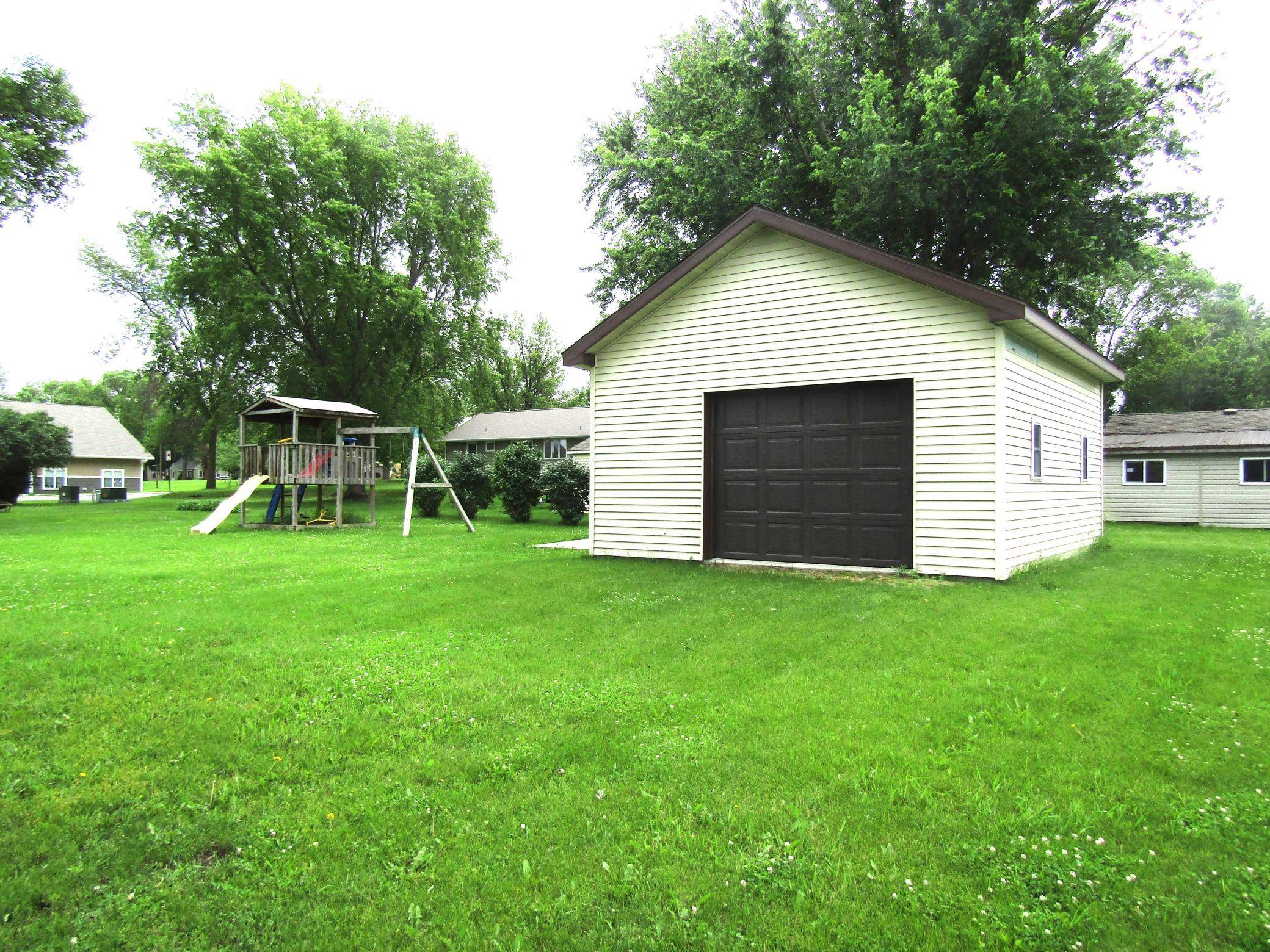 1333 Walnut ST, Dawson, MN 56232