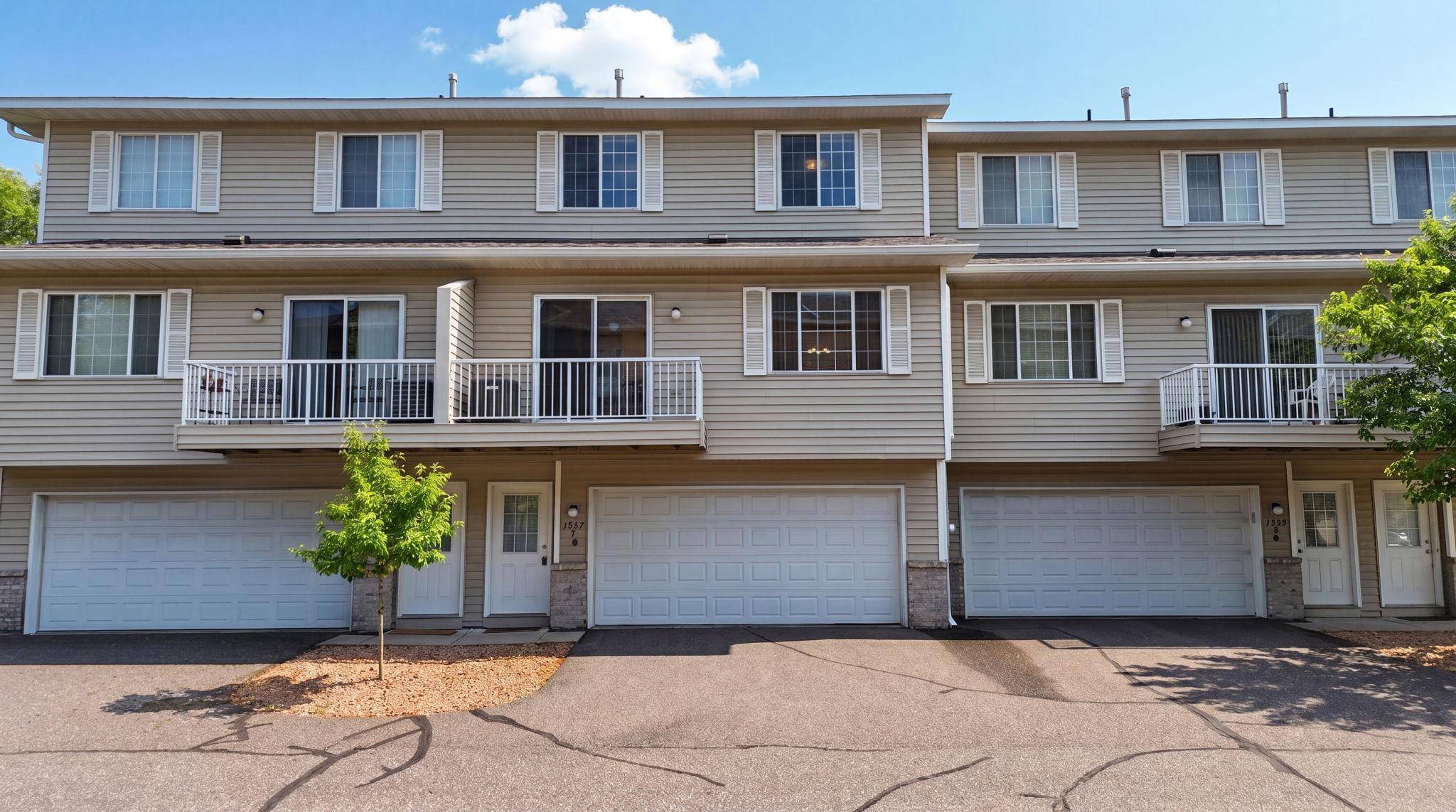 1587 County Road D E, Maplewood, MN 55109