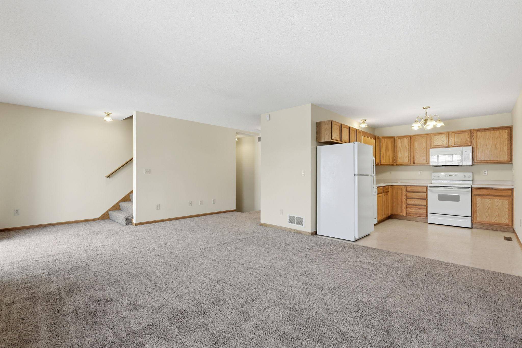 1587 County Road D E, Maplewood, MN 55109