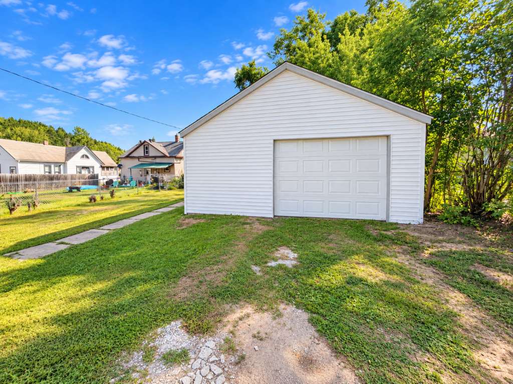 105 Sadie ST, Marble, MN 55764