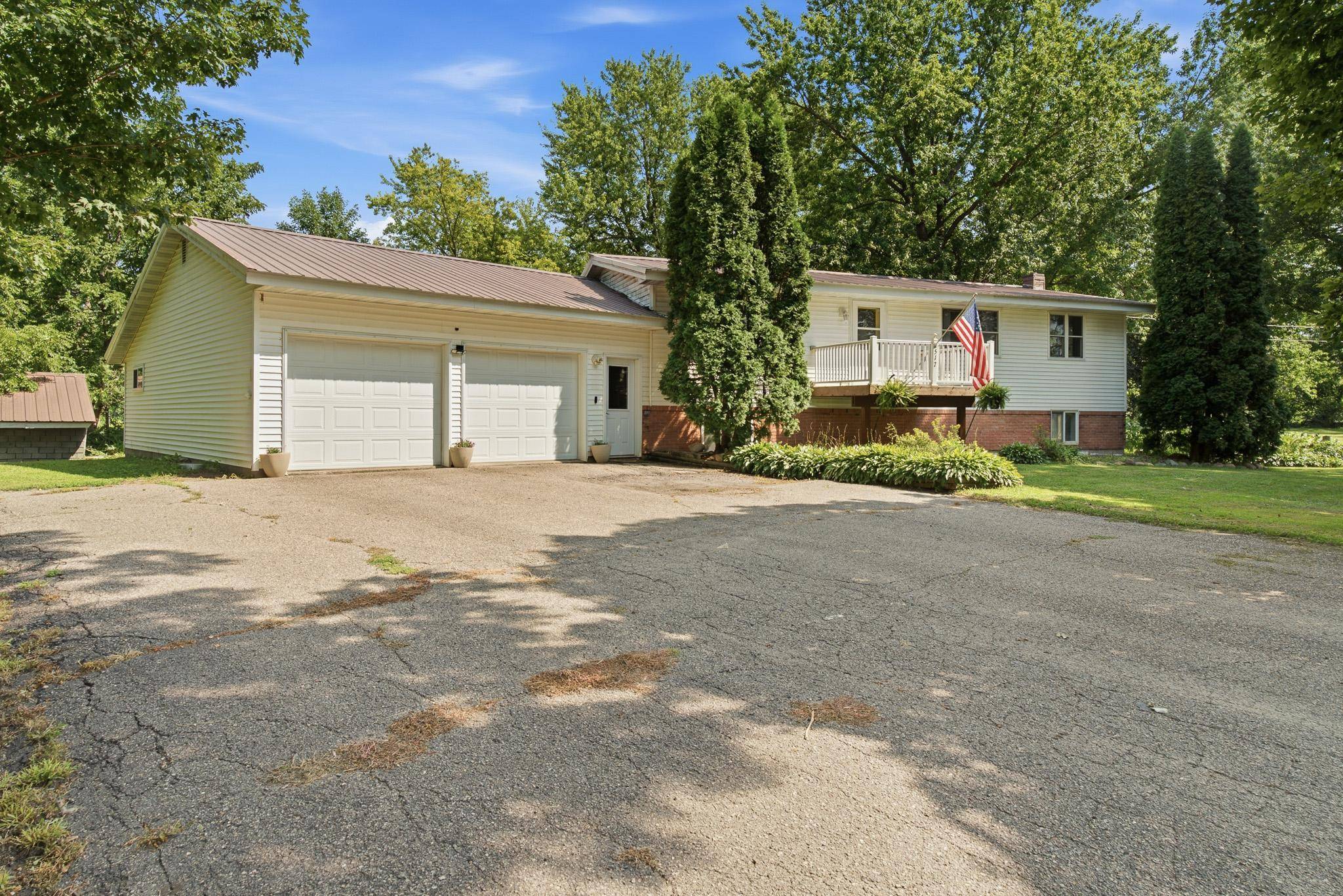 517 1st ST S, Waterville, MN 56096