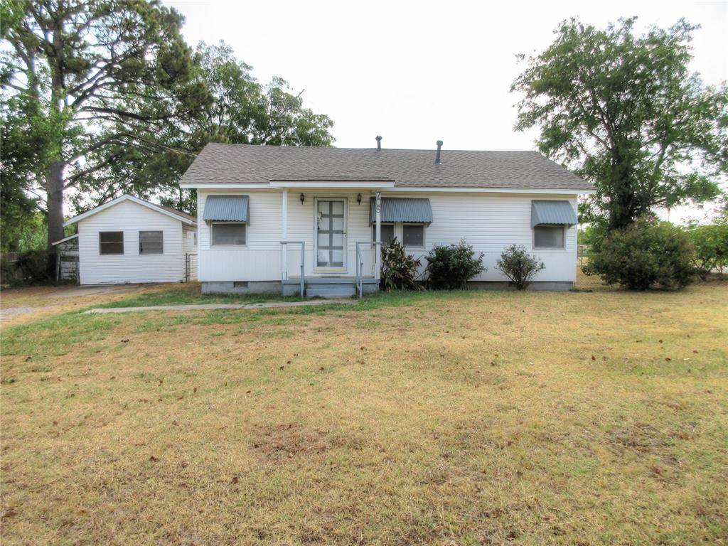 705 N Rangeline ST, Tecumseh, OK 74873