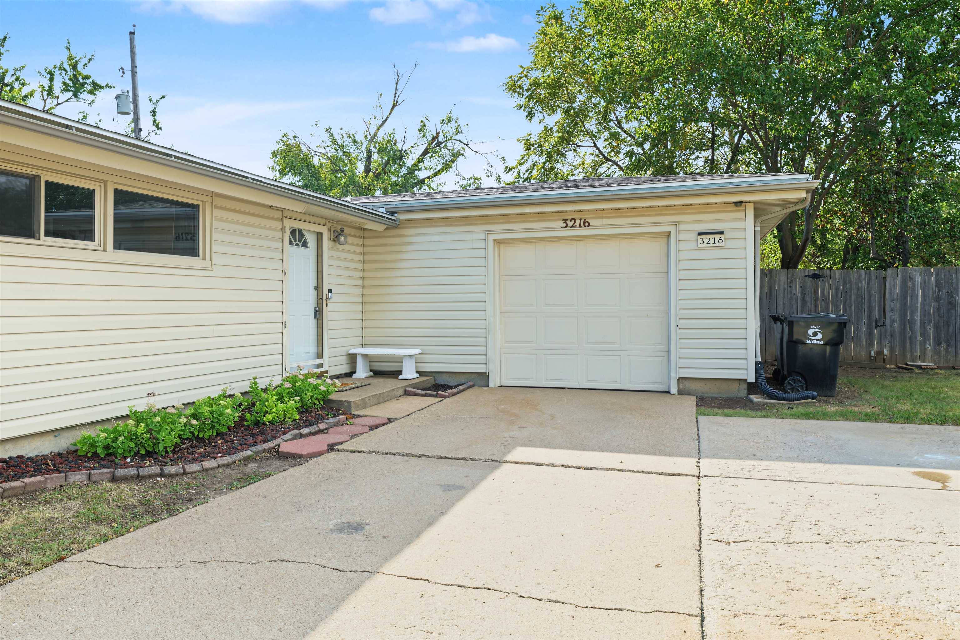 3216 Canterbury Dr, Salina, KS 67401