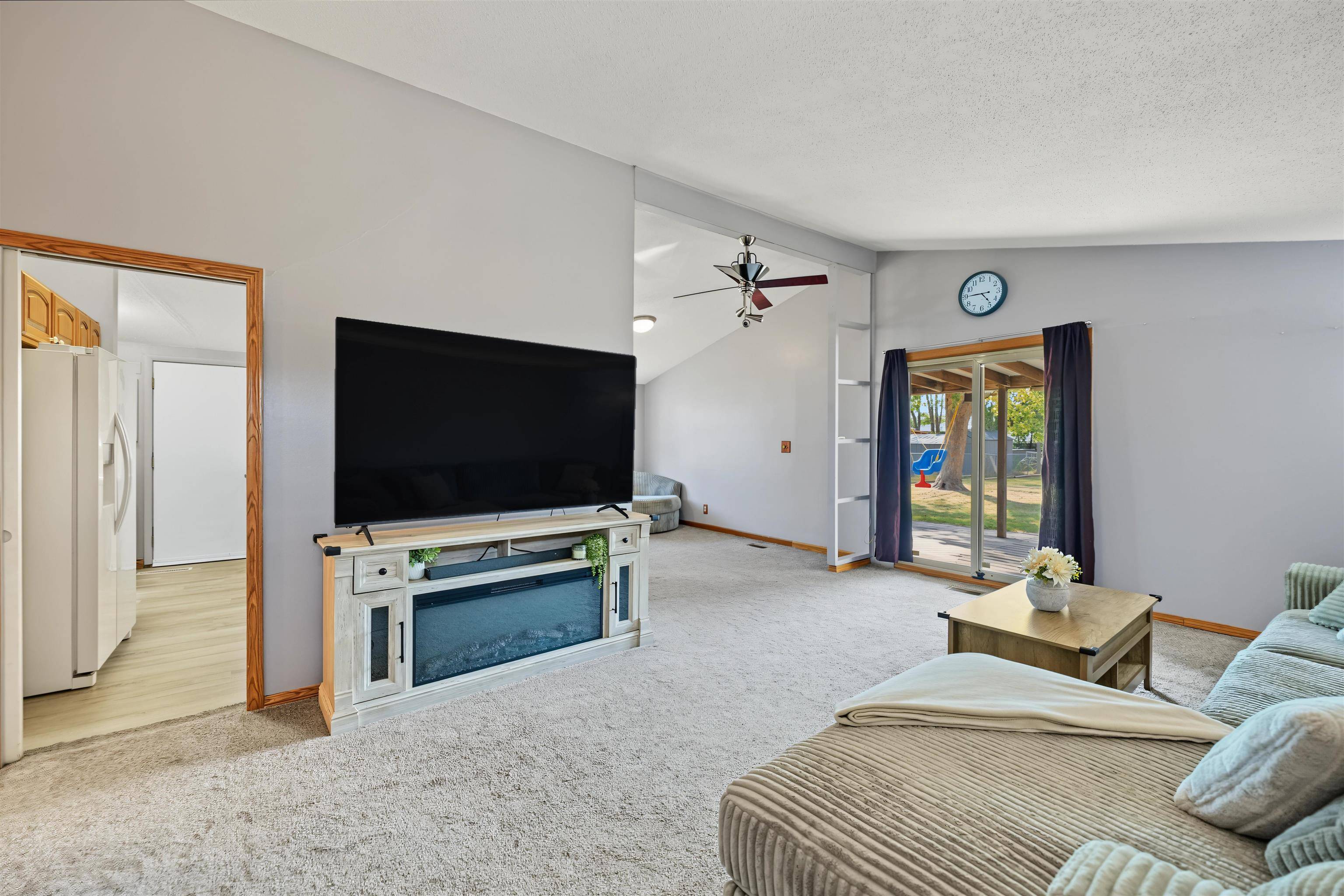 3216 Canterbury Dr, Salina, KS 67401