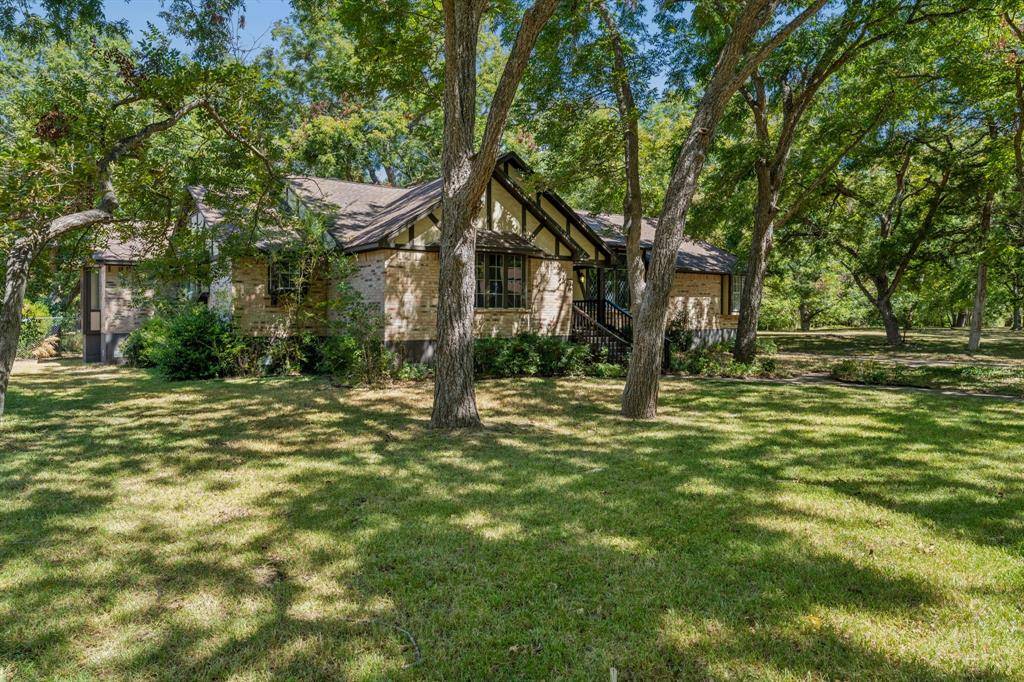 249 Creekwood Drive, Lancaster, TX 75146