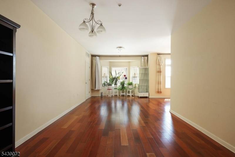 104 E Elizabeth Ave #303, Linden City, NJ 07036