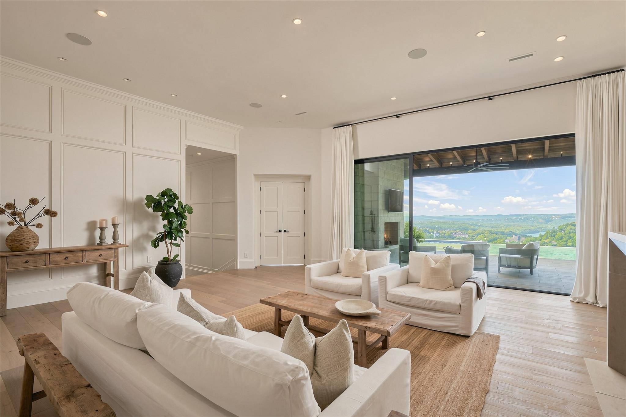 24 Cousteau LN, Austin, TX 78746