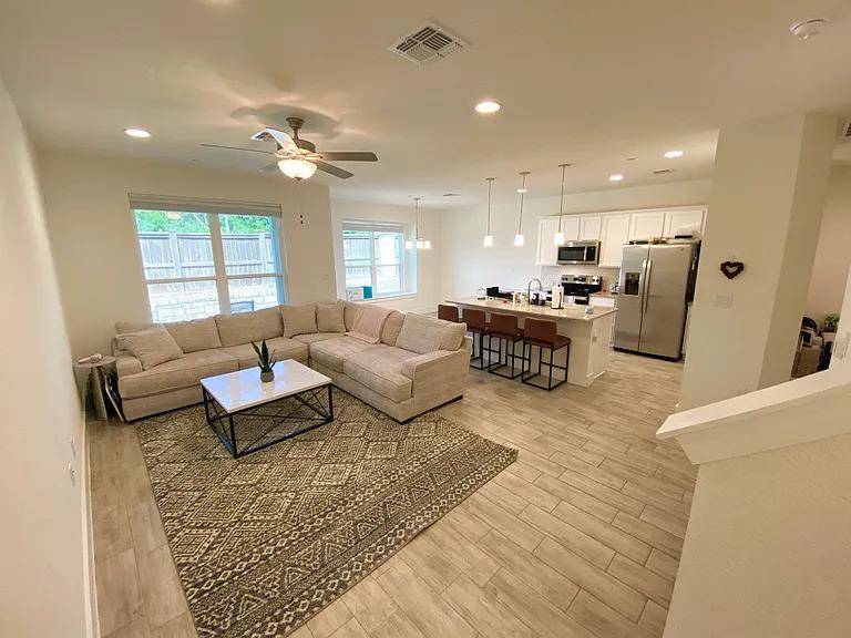 11312 Gadsen LN, Austin, TX 78754