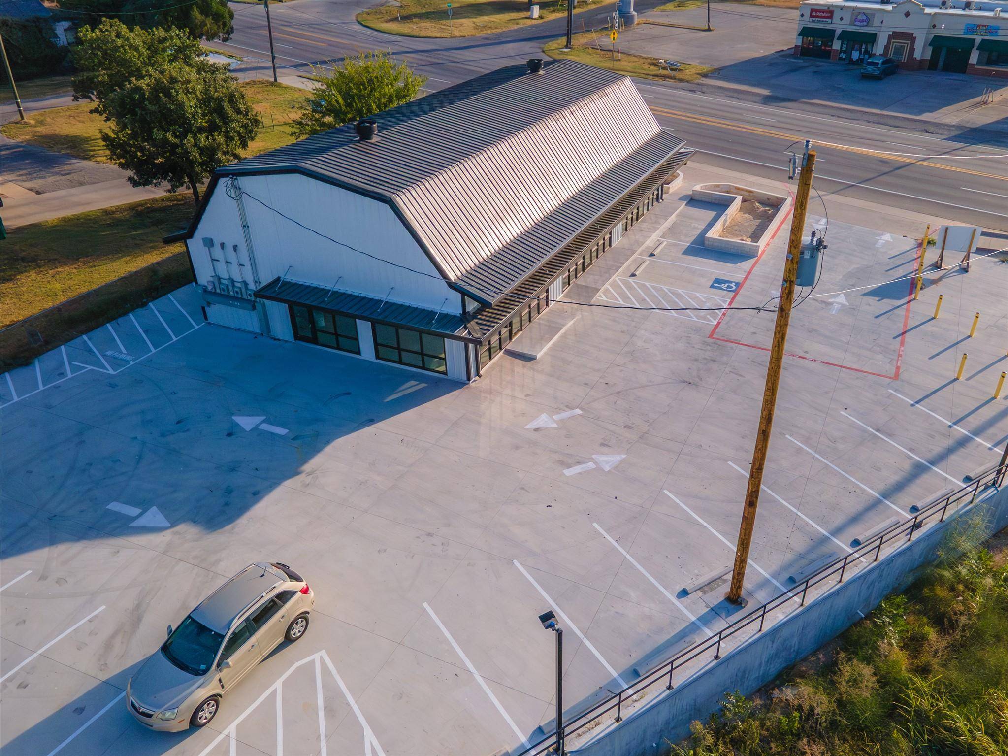 1425 N Main ST, Taylor, TX 76574