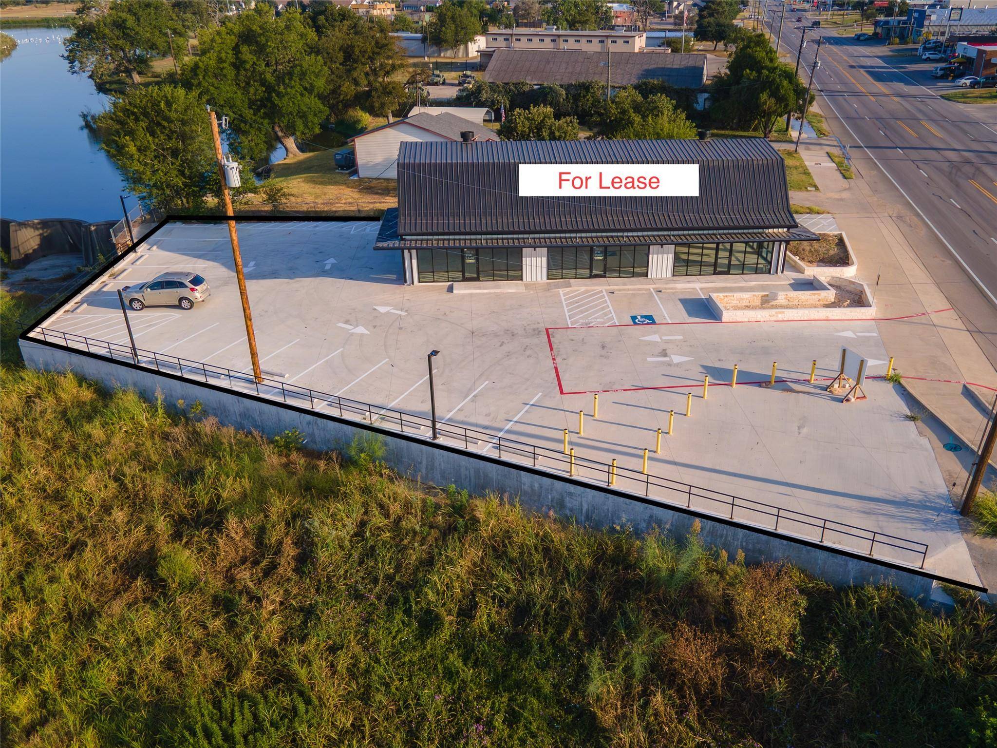 1425 N Main ST, Taylor, TX 76574
