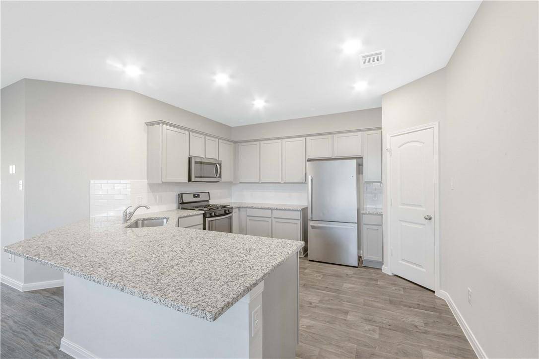 141 Spider Lily DR, Kyle, TX 78640