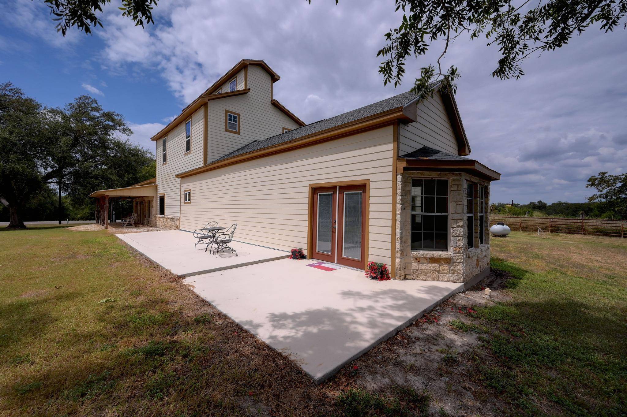 2410 FM 1680, Moulton, TX 77975