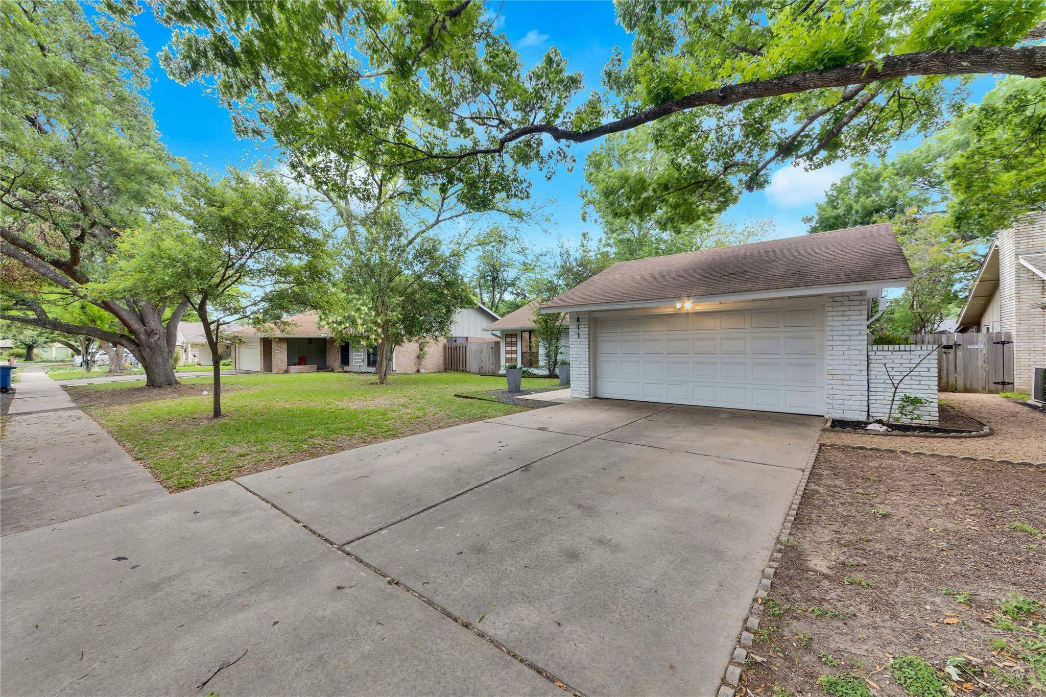 411 Chihuahua TRL, Austin, TX 78745