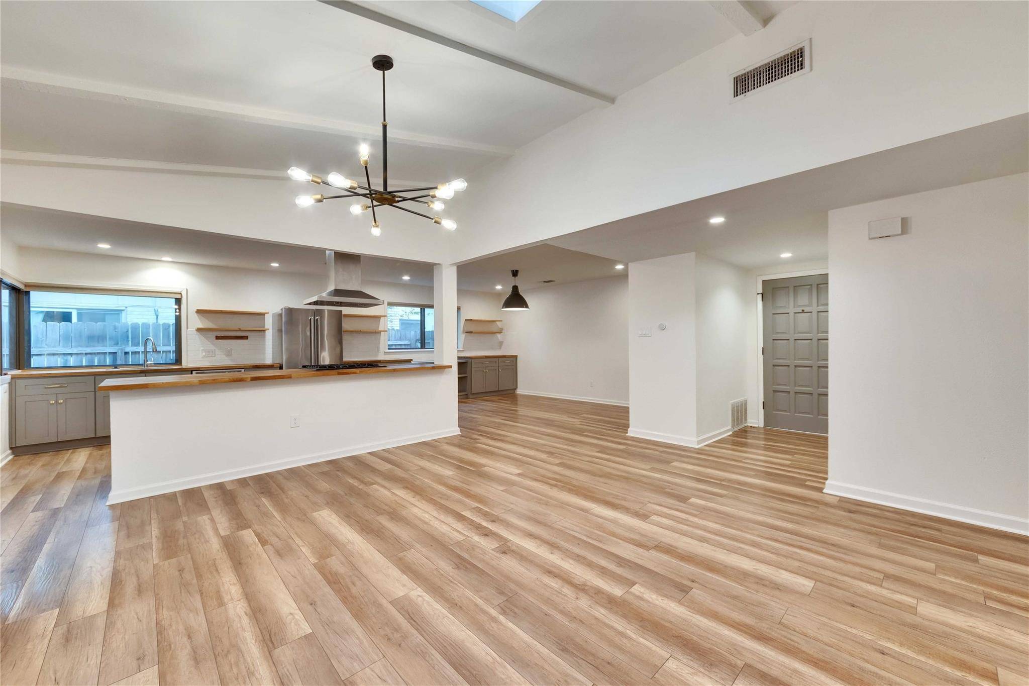 411 Chihuahua TRL, Austin, TX 78745