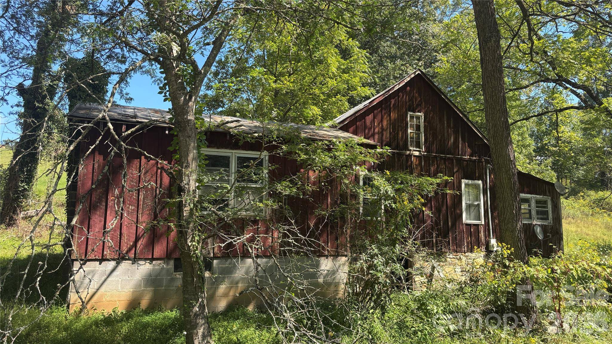 188 Velvis Hollifield RD, Spruce Pine, NC 28777