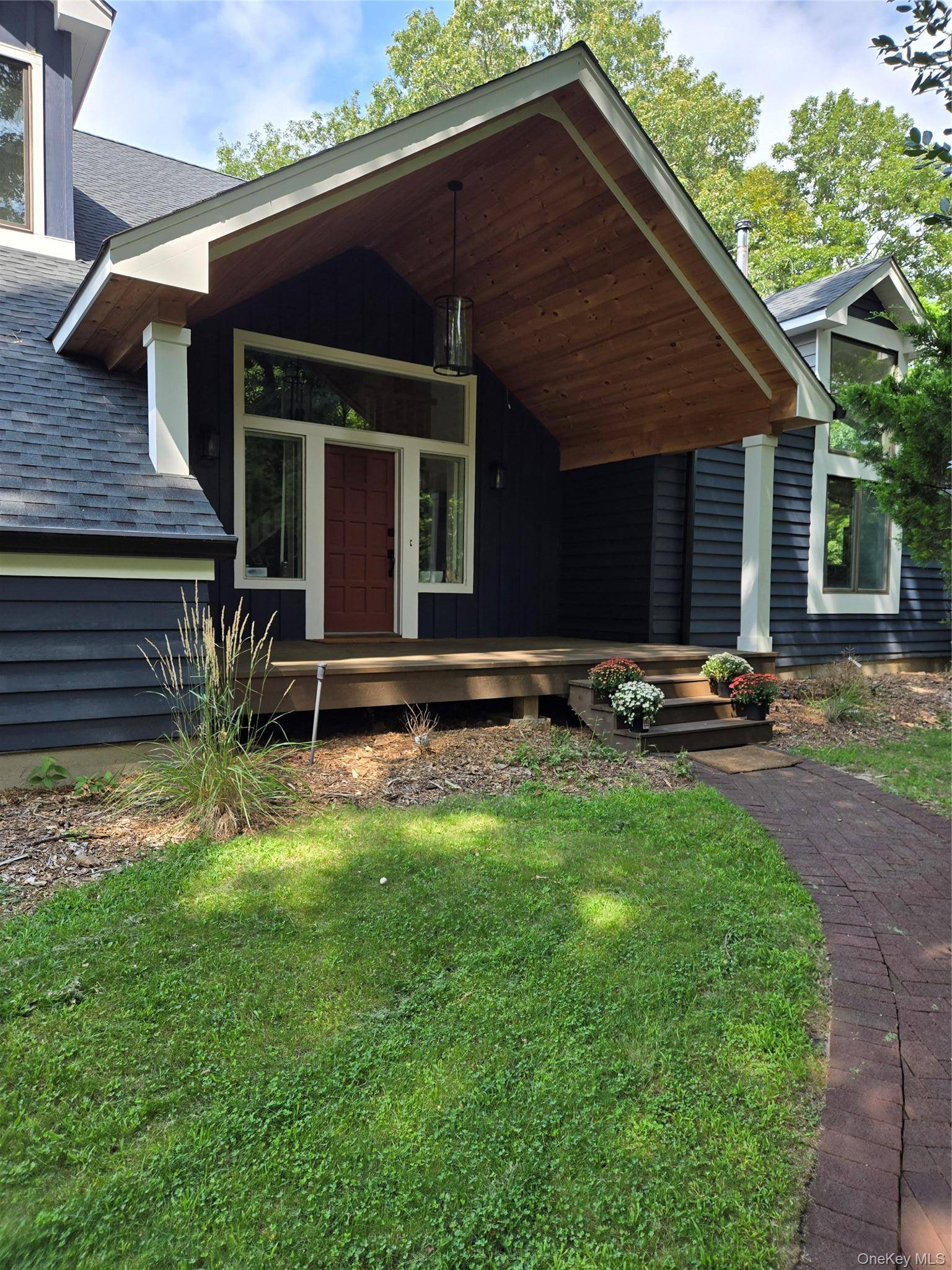 7 Waterview DR, Port Jefferson, NY 11777