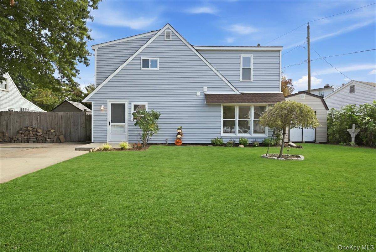 6 Stonecutter RD, Levittown, NY 11756
