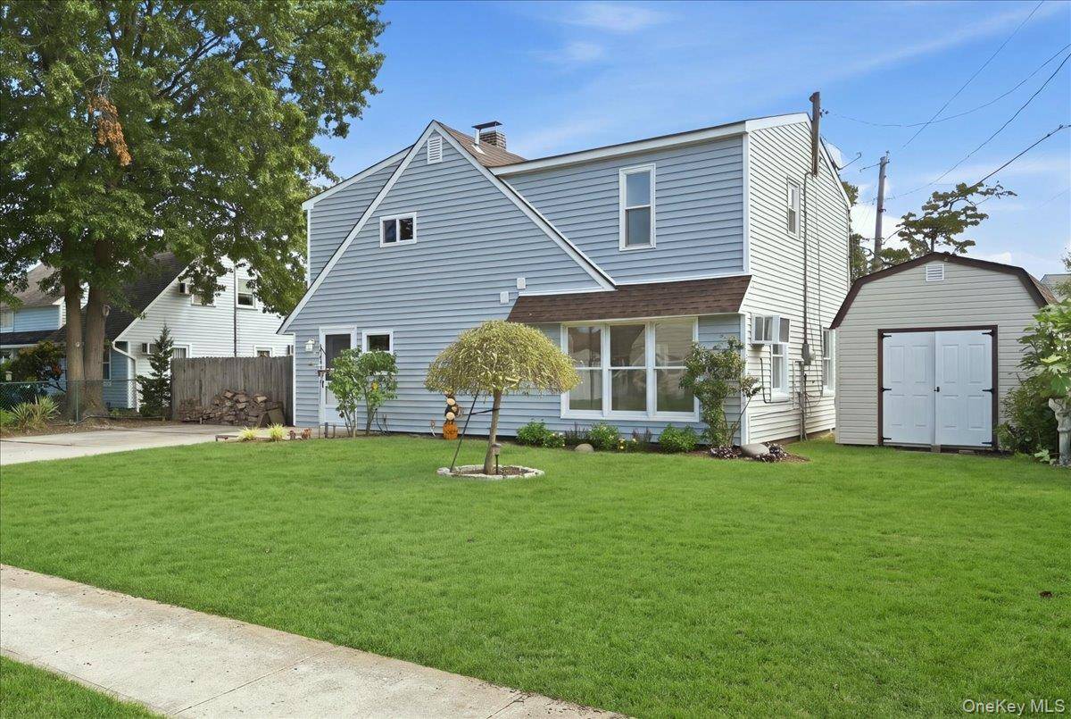 6 Stonecutter RD, Levittown, NY 11756