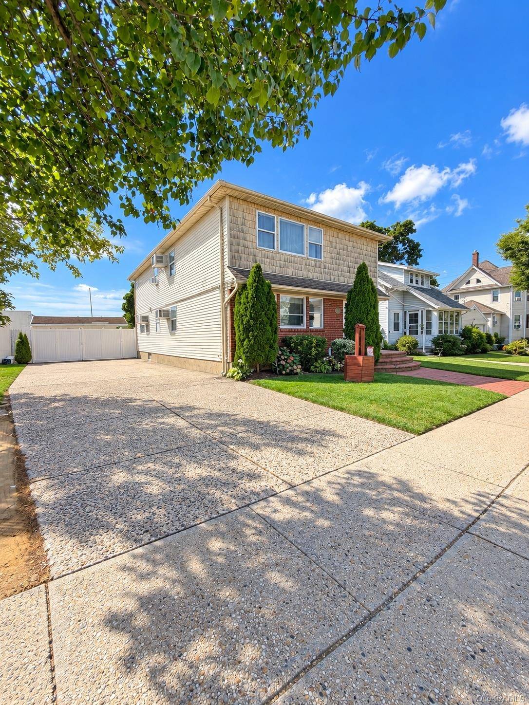 83 Althouse AVE, East Rockaway, NY 11518