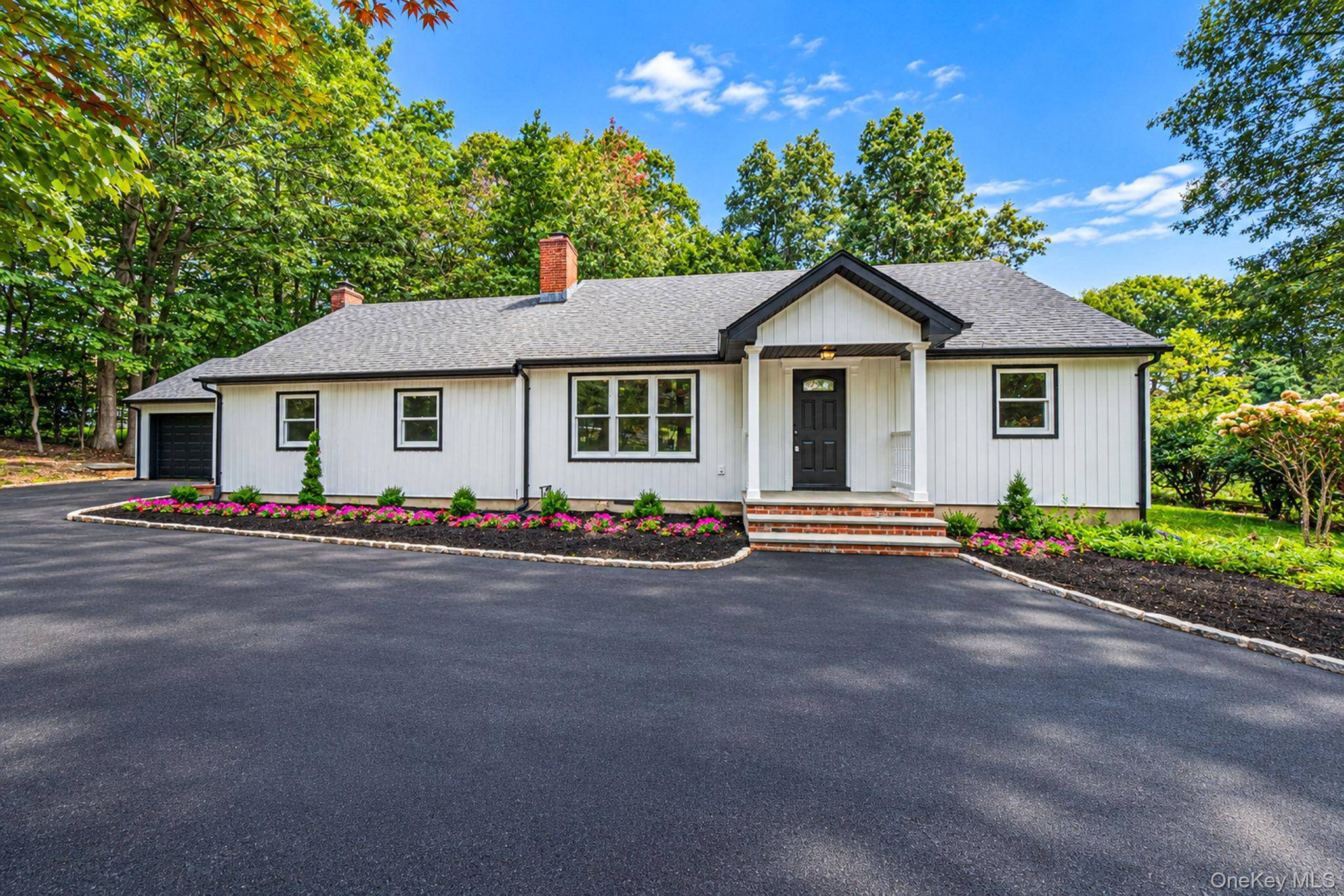 15 Sands LN, Port Jefferson Village, NY 11777