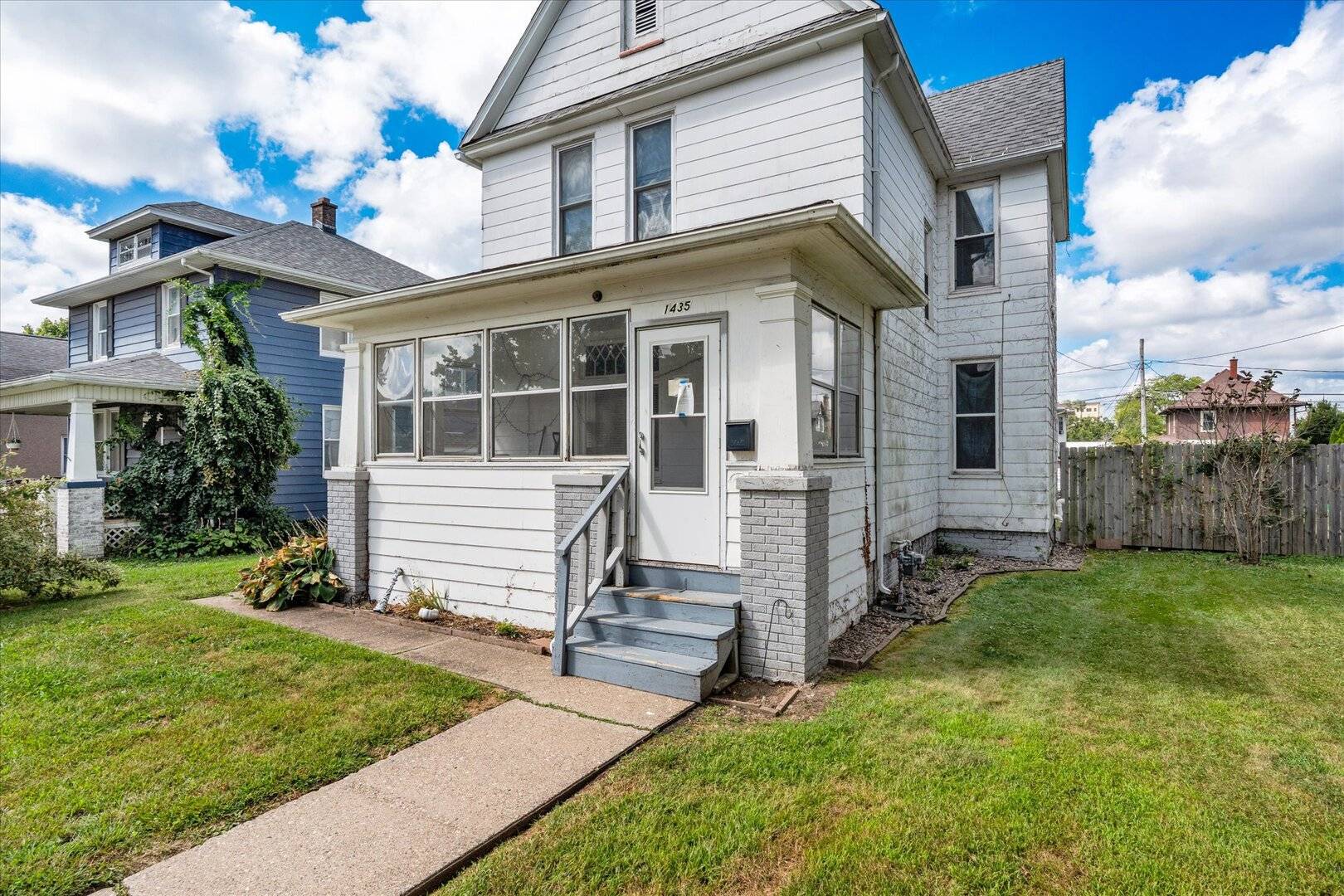 1435 10th ST, Moline, IL 61265