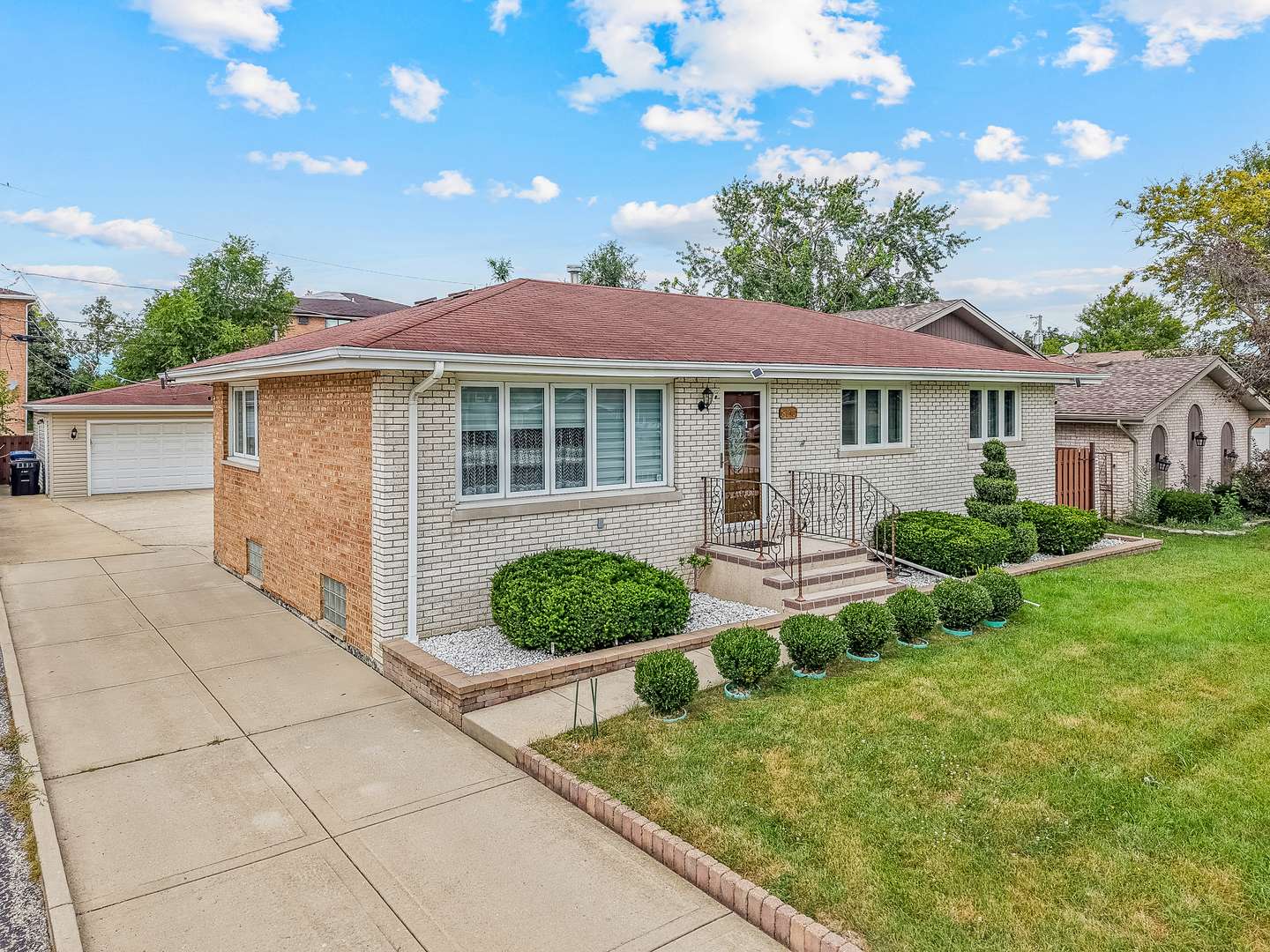 8016 S Thomas AVE, Bridgeview, IL 60455