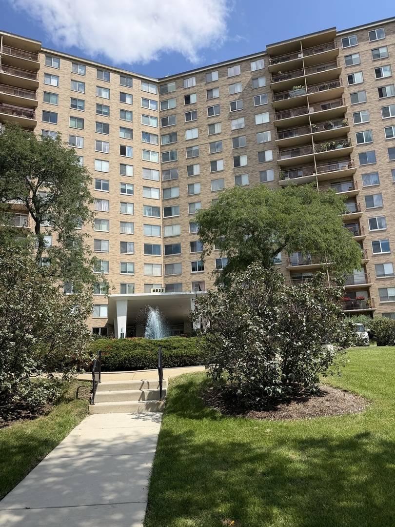 6833 N Kedzie AVE #801, Chicago, IL 60645