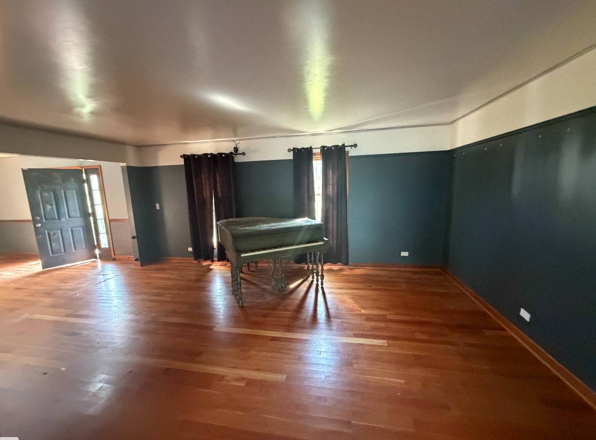 617 Arlington Pkwy, Sleepy Hollow, IL 60118