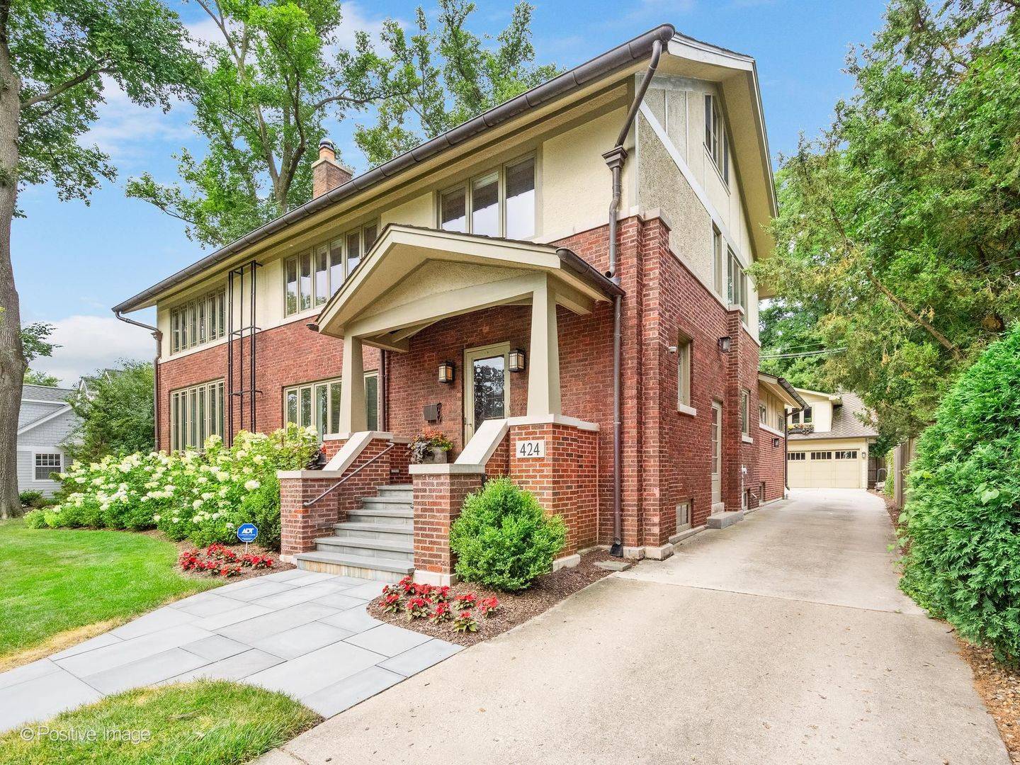 424 Blackstone AVE, La Grange, IL 60525